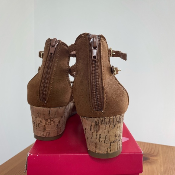Brand new! Madden Girl gladiator wedged sandals - Picture 2 of 3